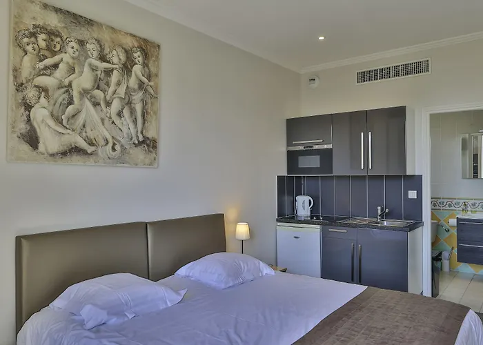 Emeraude Hoteliere מלון דירות 3*