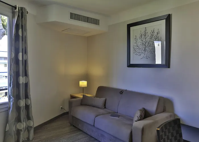 Emeraude Hoteliere מלון דירות 3*