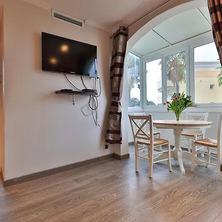 Emeraude Residence Hoteliere جوان ليه باه