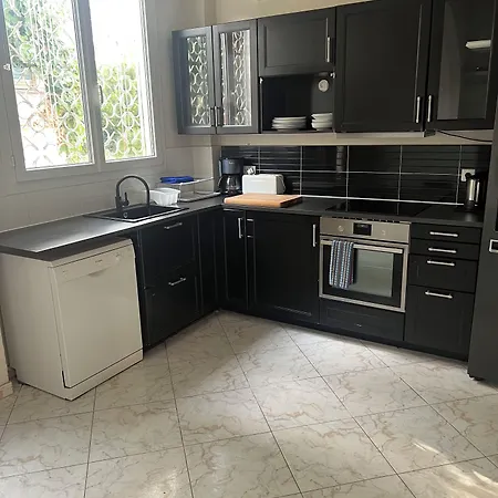 Emeraude Hoteliere מלון דירות ז'ואן-לה-פינס