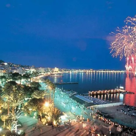 Emeraude Hoteliere ז'ואן-לה-פינס