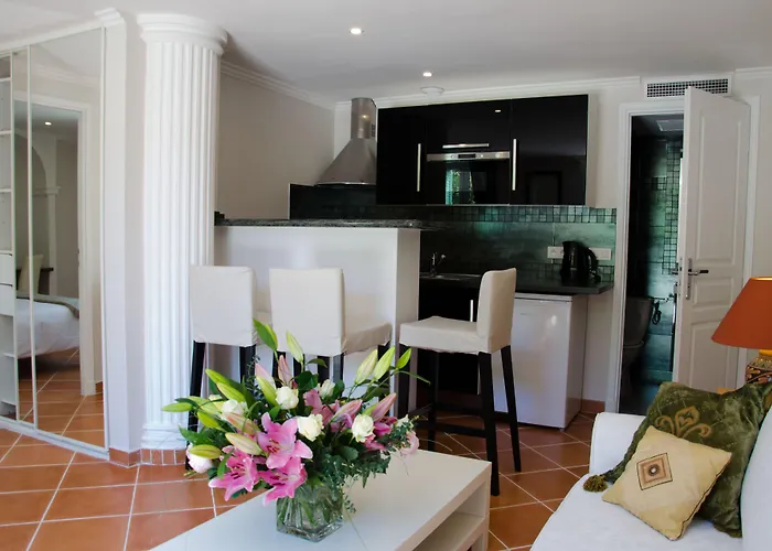 Emeraude Hoteliere Aparthotel 3*